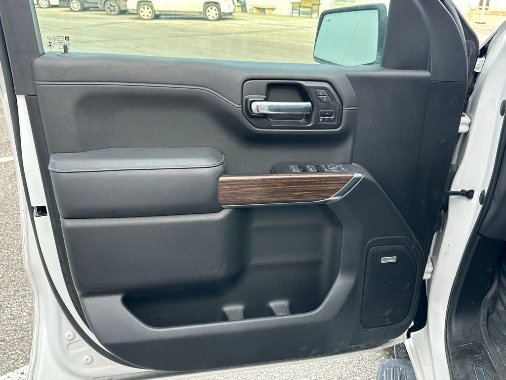 Used 2022 Chevrolet Silverado 1500 High Country w/ Technology Package image 12