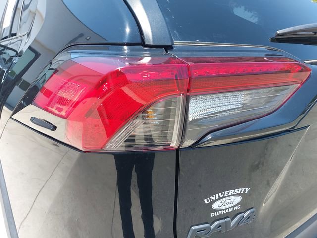 Used 2021 Toyota RAV4 LE AWD/4WD image 32
