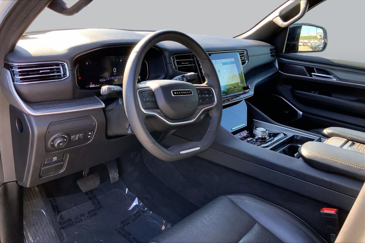 Used 2024 Jeep Wagoneer L Series II w/ Flexible Seating Group AWD/4WD image 16
