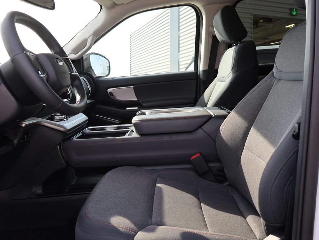 Certified 2025 Ford Expedition Active AWD/4WD image 25