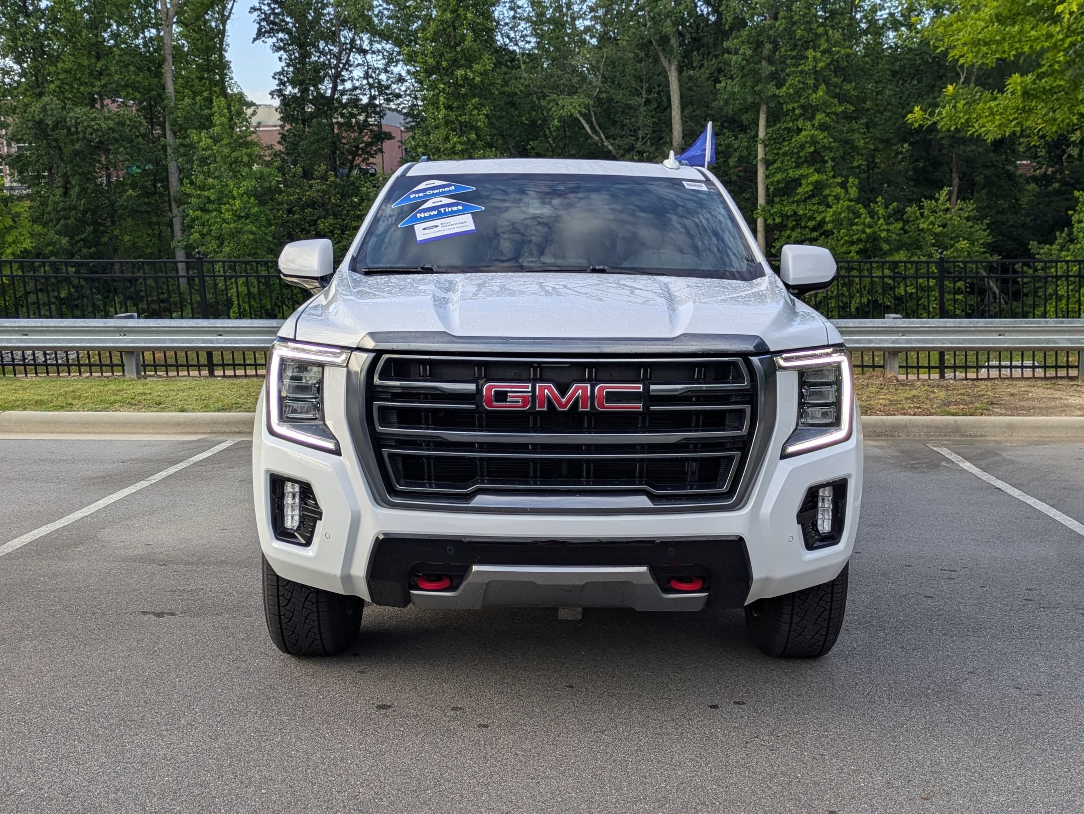 Used 2023 GMC Yukon XL AT4 AWD/4WD image 9
