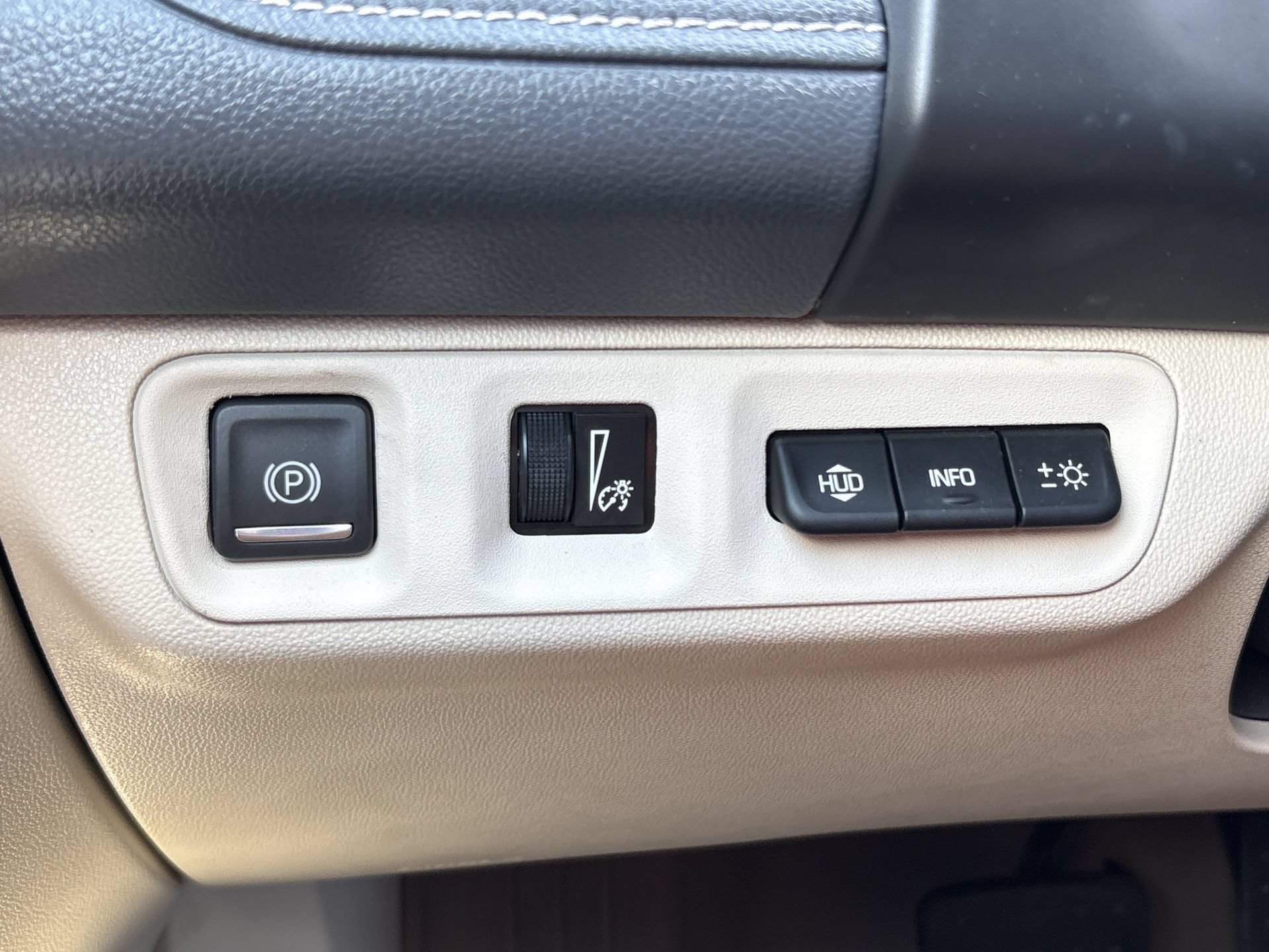 Used 2023 GMC Acadia Denali w/ Denali Ultimate Package FWD image 14