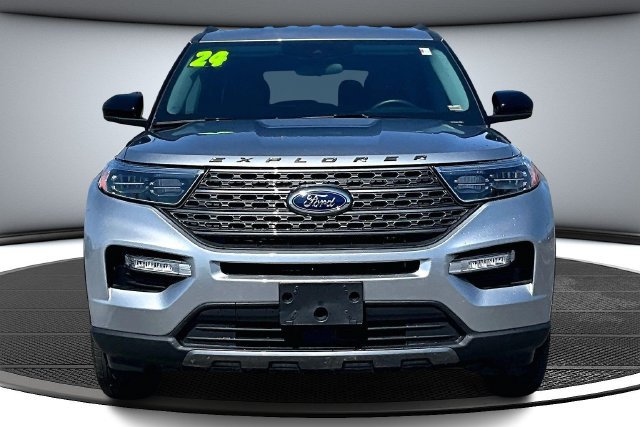 Certified 2024 Ford Explorer XLT w/ Equipment Group 202A AWD/4WD image 2