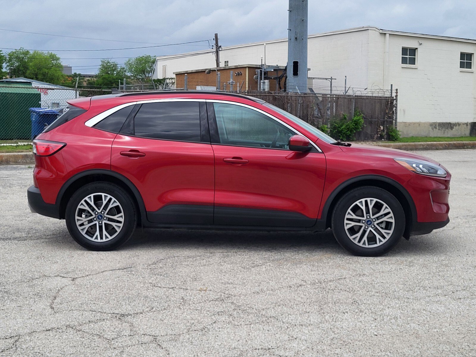 Certified 2022 Ford Escape SEL w/ Class II Trailer Tow Package image 2