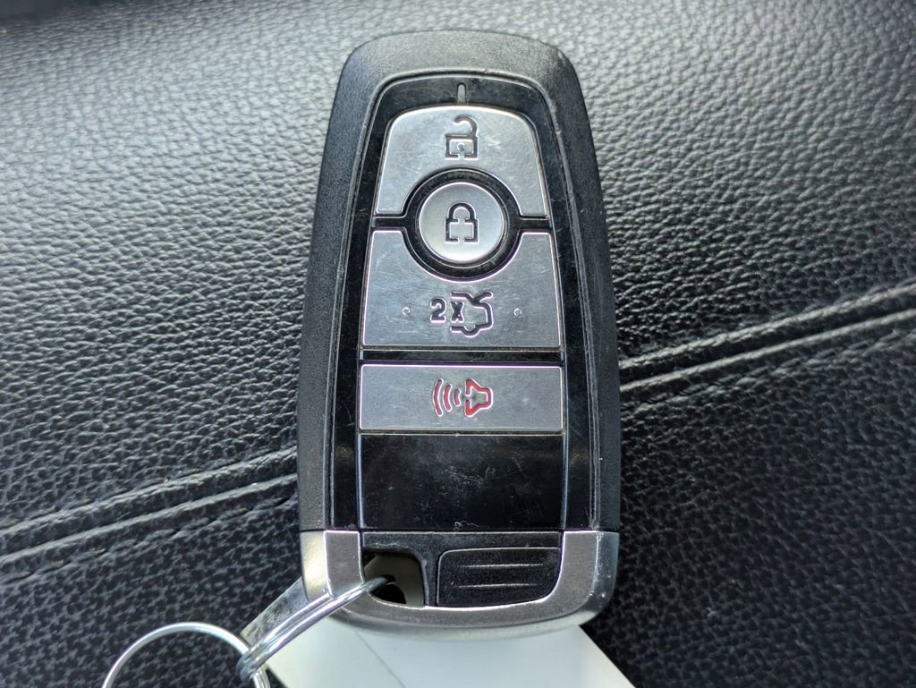 Certified 2022 Ford Mustang Coupe RWD image 27