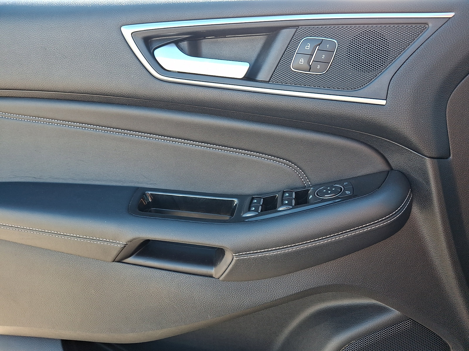 Certified 2018 Ford Edge Titanium AWD/4WD image 20