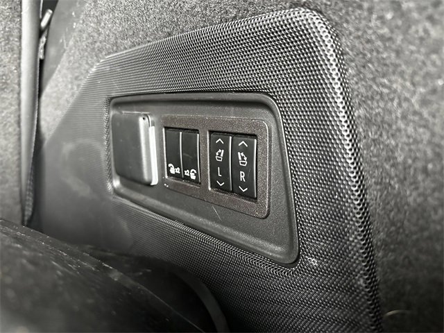 Used 2023 Cadillac Escalade Premium Luxury image 46