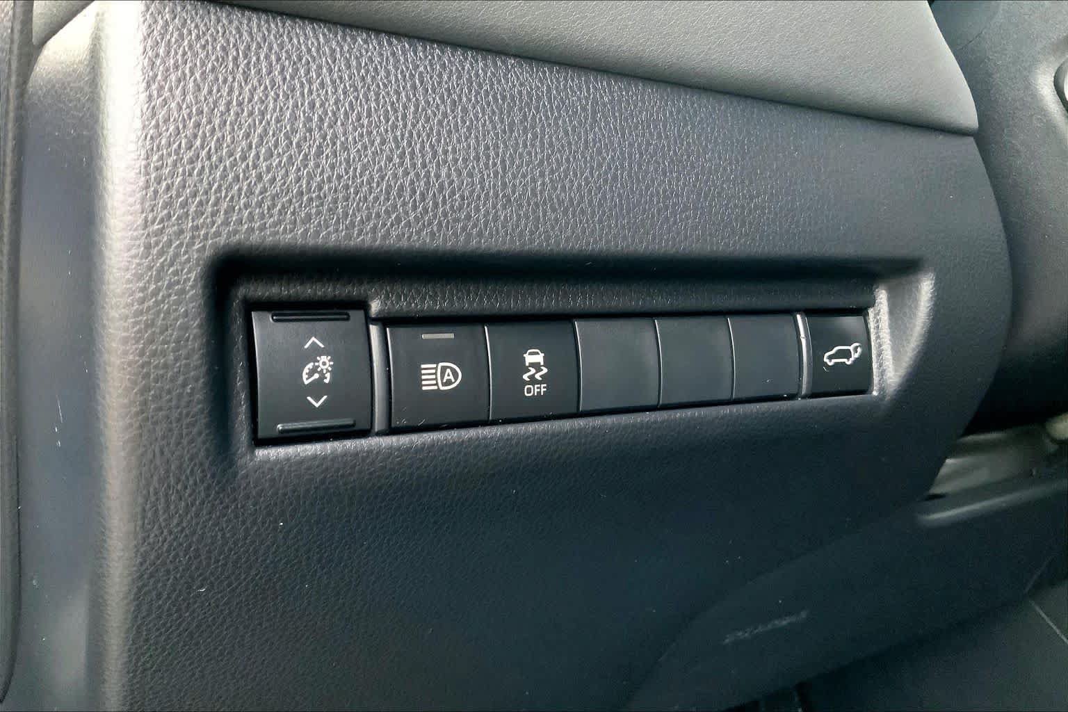 Used 2022 Toyota Venza XLE AWD/4WD image 34