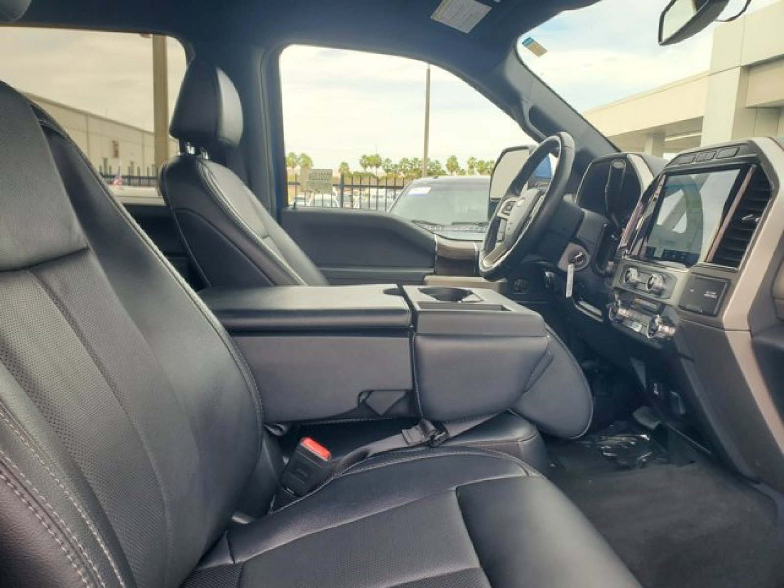 Certified 2022 Ford F250 Lariat w/ Tremor Off-Road Package image 35