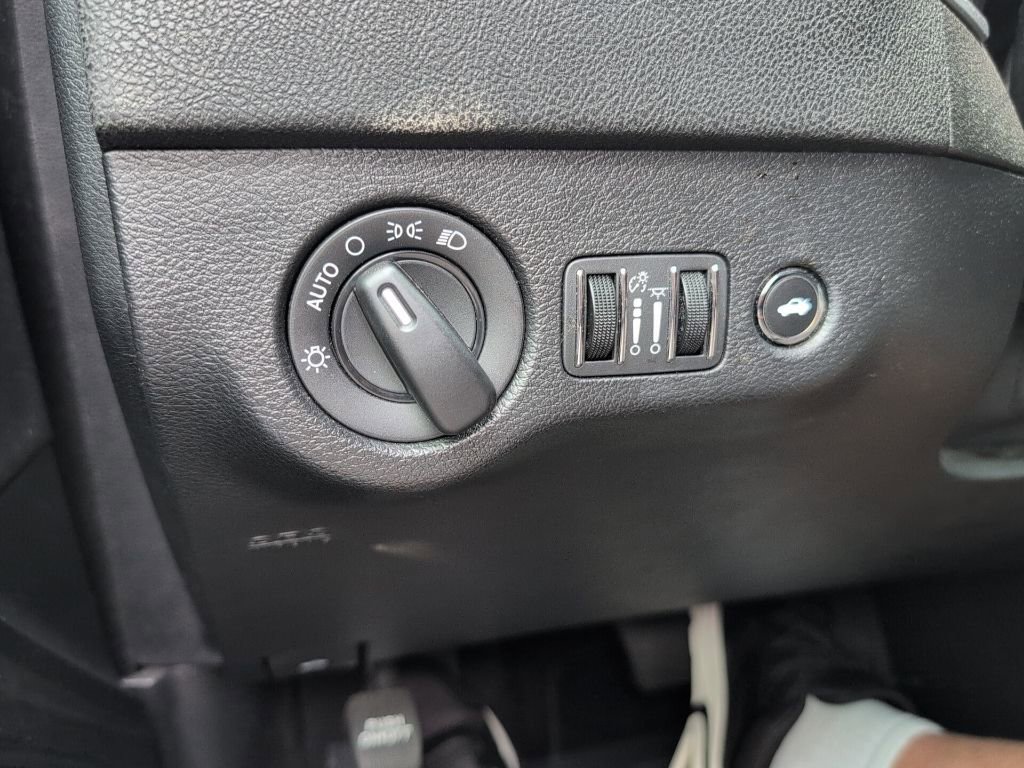 Used 2020 Dodge Charger SXT w/ Blacktop Package image 21