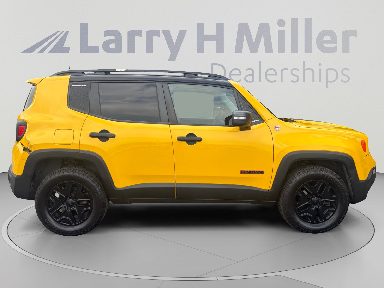 Used 2018 Jeep Renegade Trailhawk w/ Cold Weather Group II AWD/4WD image 6