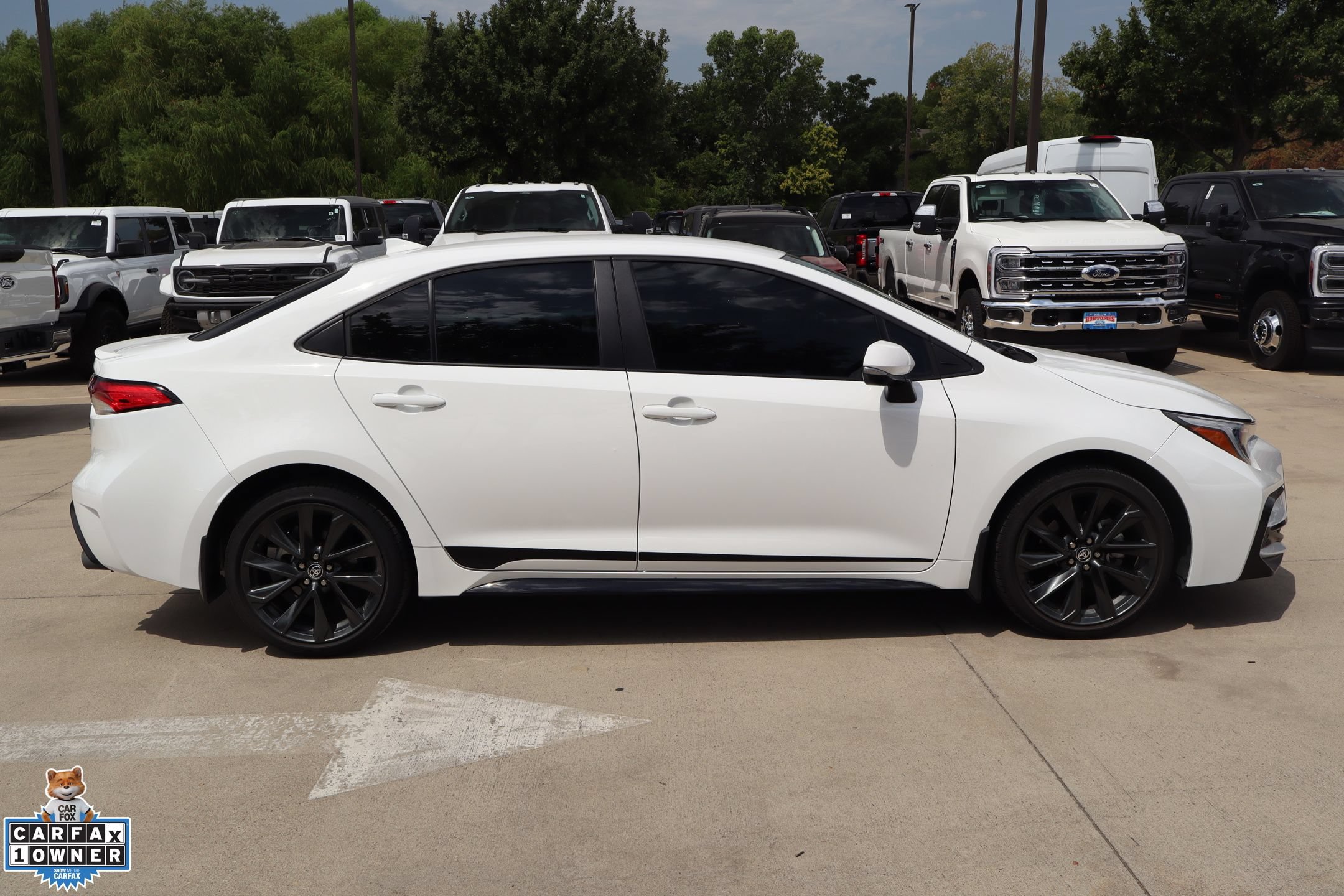 Used 2025 Toyota Corolla SE FWD image 2