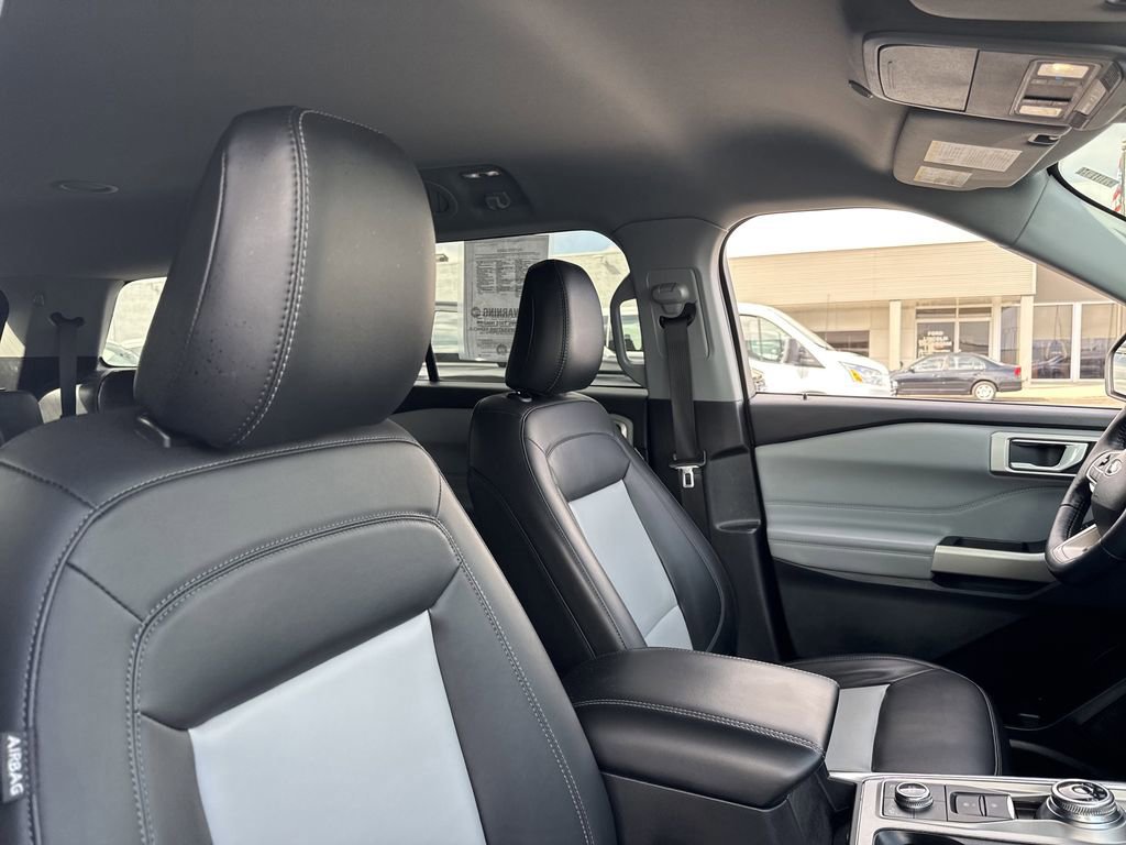 Certified 2022 Ford Explorer XLT w/ Equipment Group 202A image 14