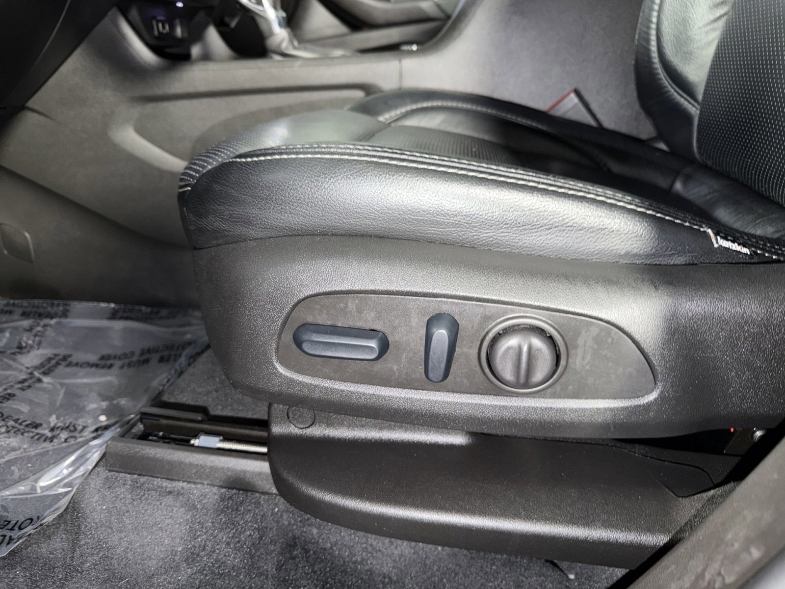 Used 2023 Chevrolet Traverse LT image 28