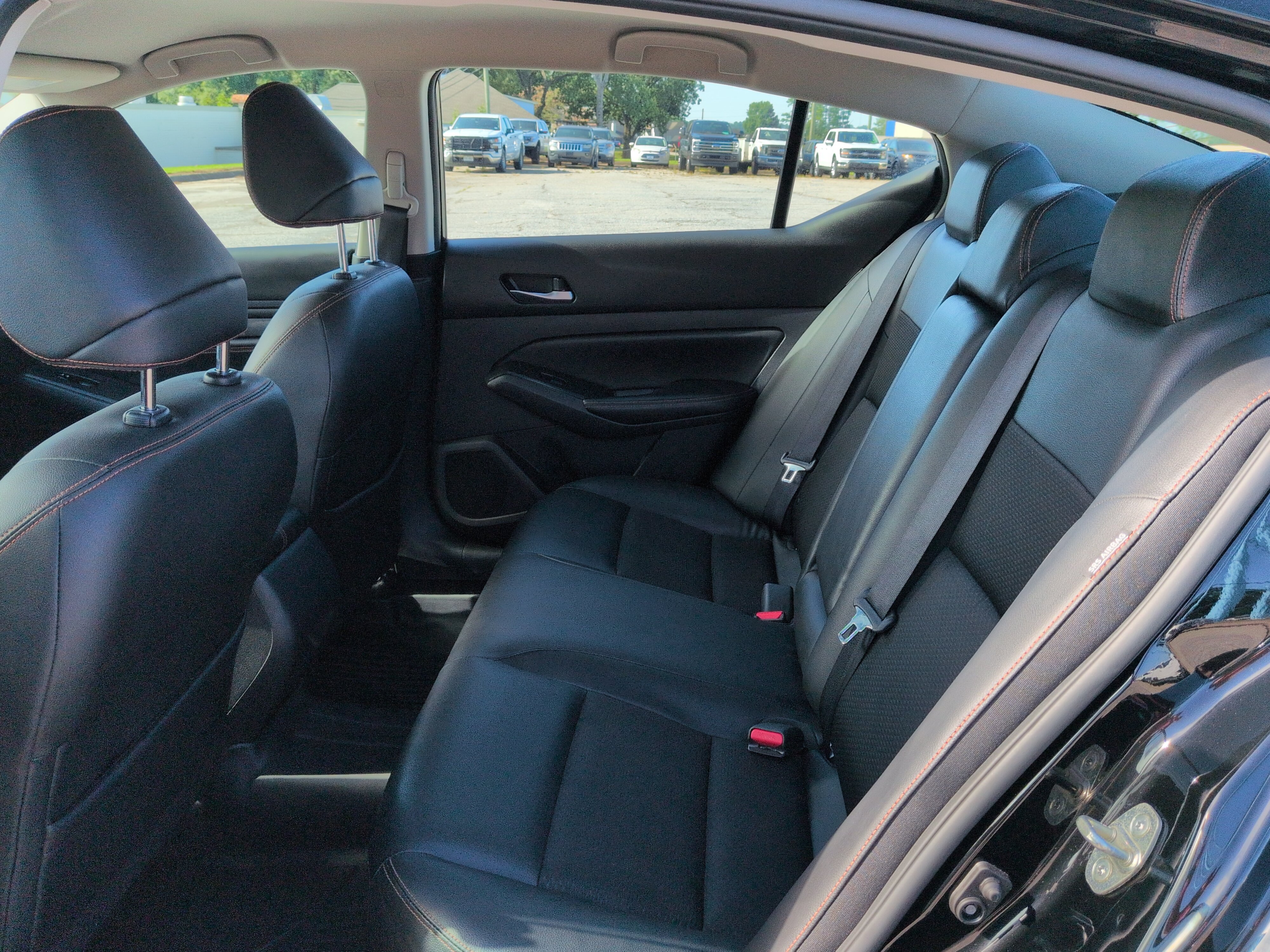 Used 2020 Nissan Altima 2.5 SR FWD image 11