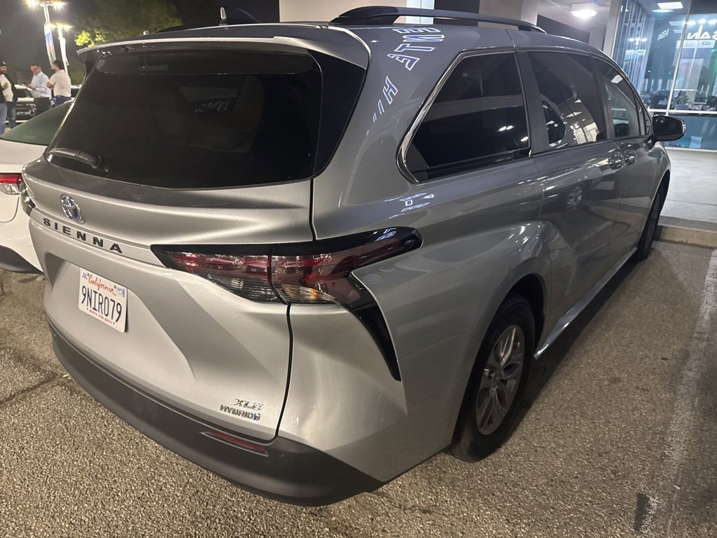 Used 2024 Toyota Sienna XLE image 6