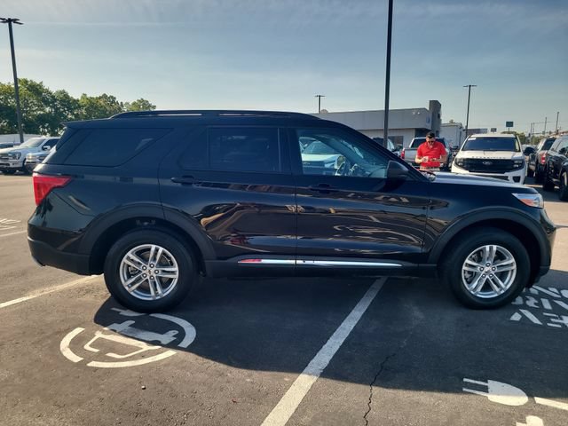 Certified 2023 Ford Explorer XLT w/ Equipment Group 202A AWD/4WD image 4