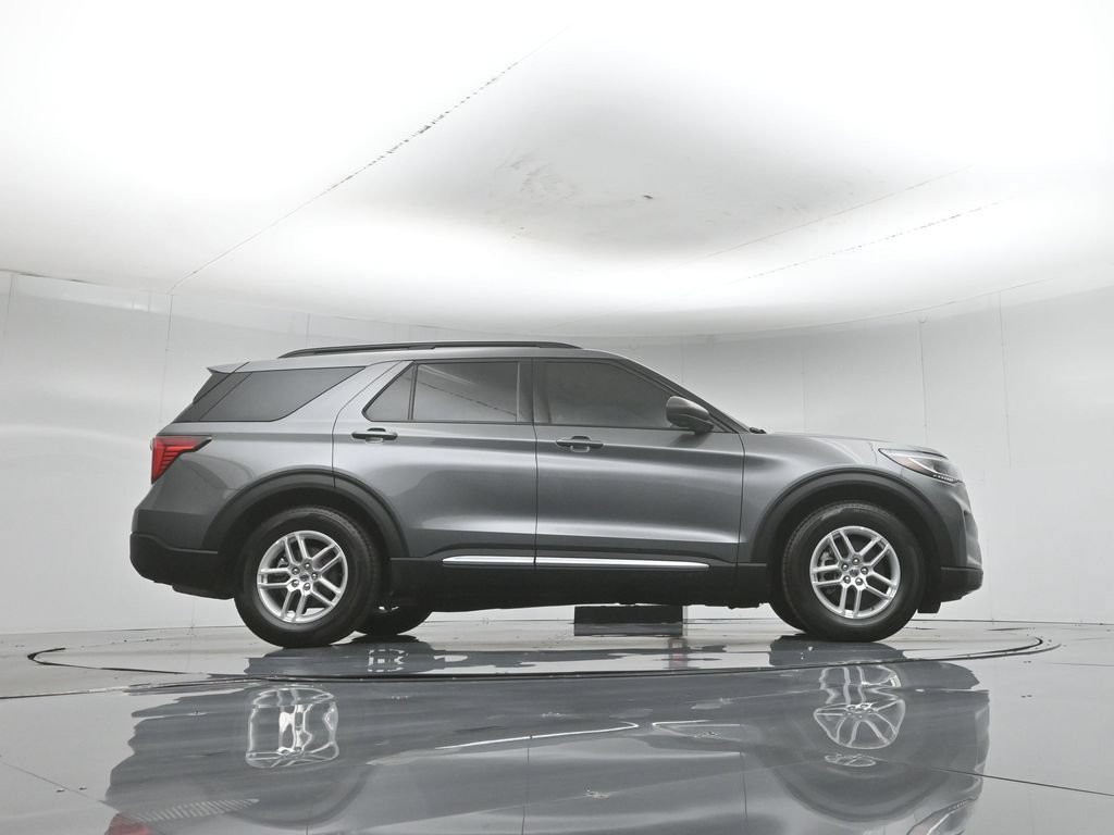Certified 2025 Ford Explorer Active RWD image 8