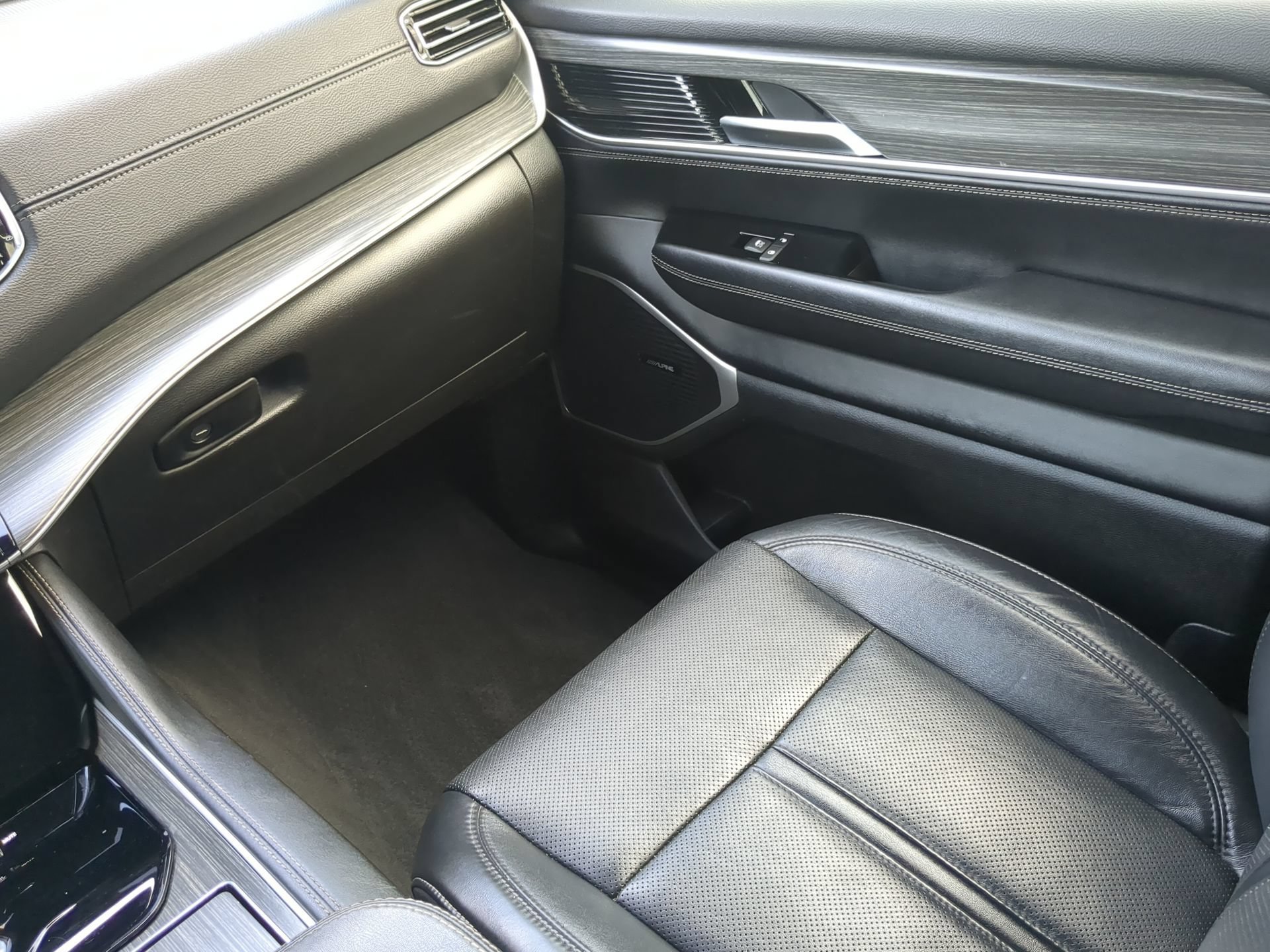 Used 2024 Jeep Wagoneer Series II w/ Flexible Seating Group RWD image 53