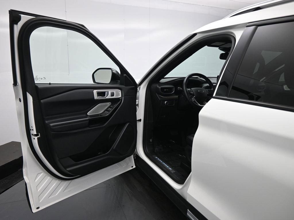 Certified 2022 Ford Explorer Platinum w/ Technology Package image 9