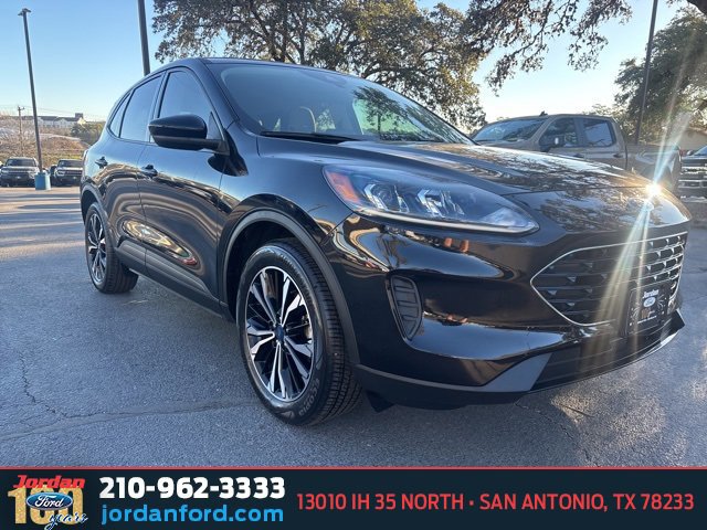 Certified 2022 Ford Escape SE w/ SE Sport Appearance Package image 5