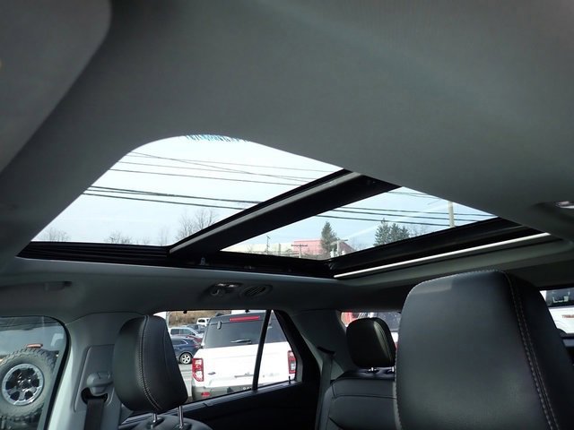 Certified 2022 Ford Explorer Limited w/ Equipment Group 301A image 24