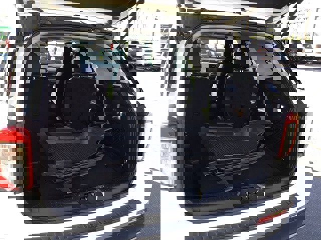 Certified 2022 Ford Explorer XLT w/ Equipment Group 202A image 24