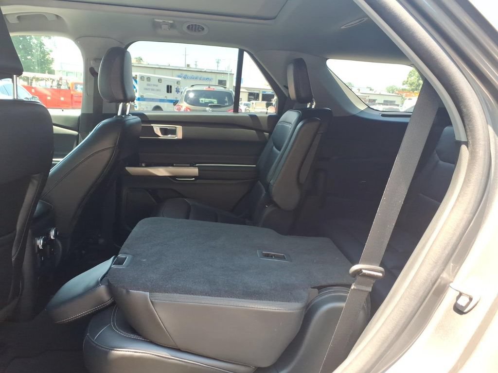 Certified 2023 Ford Explorer XLT w/ Equipment Group 202A AWD/4WD image 16