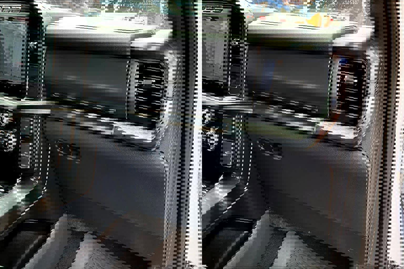 Certified 2022 Ford F150 Lariat w/ Equipment Group 502A High image 20