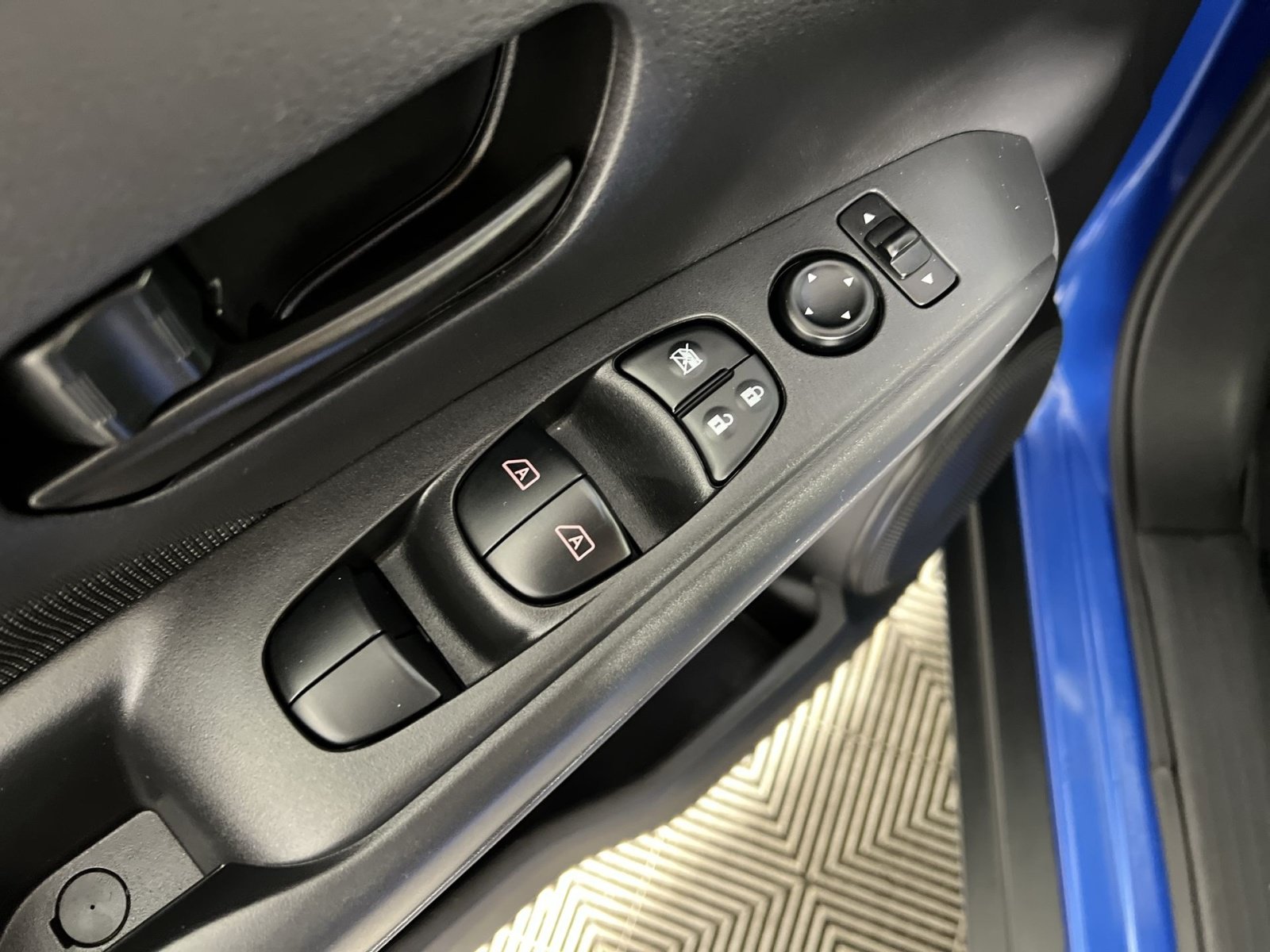 Used 2021 Nissan Kicks S FWD image 15