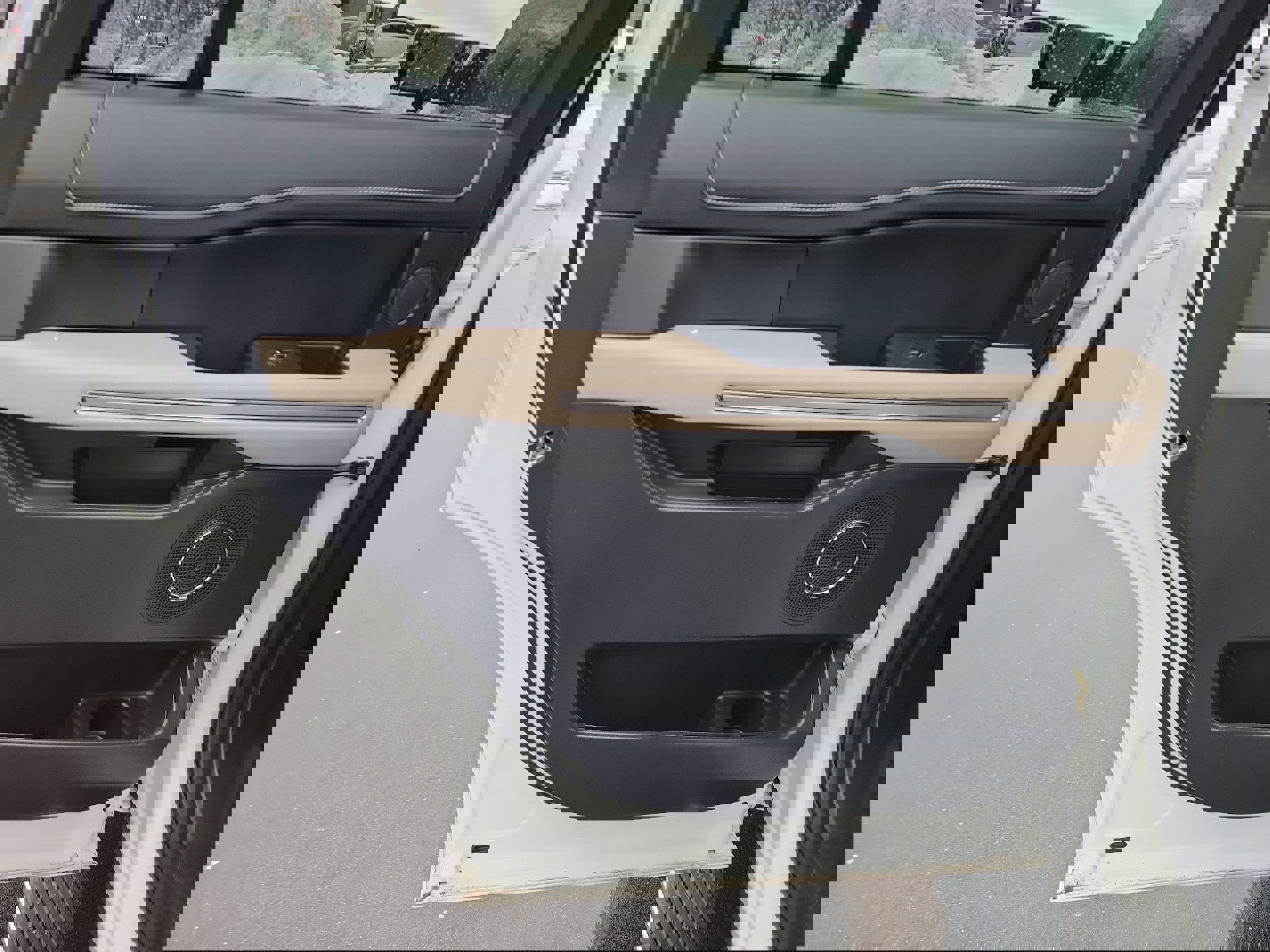 Certified 2023 Ford Expedition Limited image 11