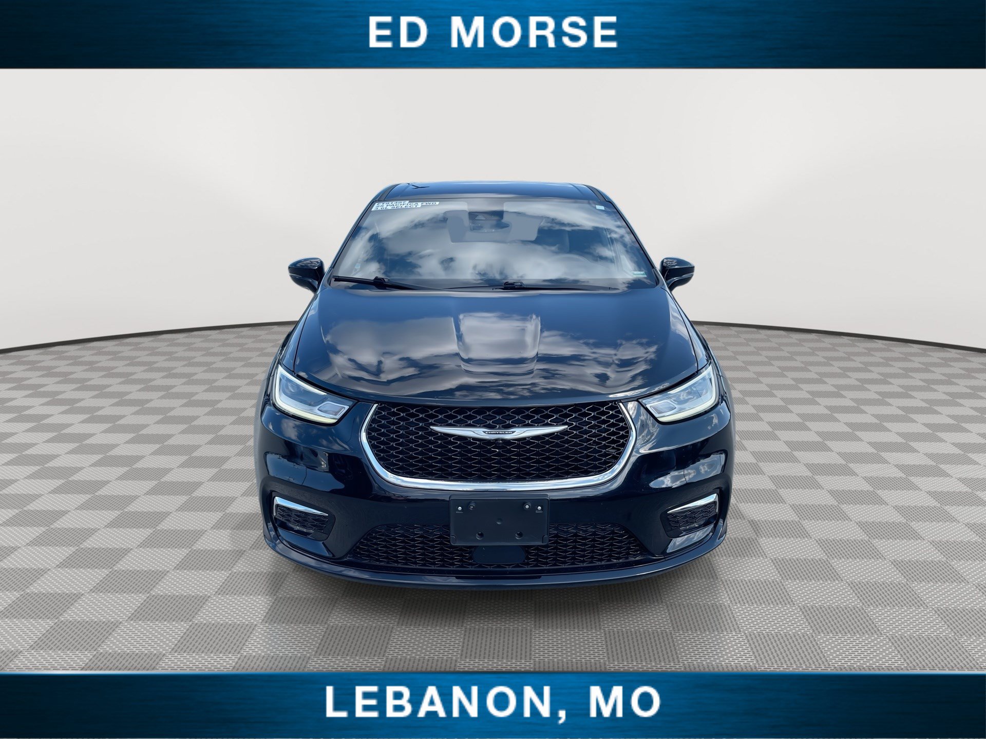 Used 2025 Chrysler Pacifica Select FWD image 3