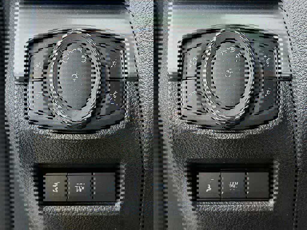 Certified 2019 Ford Explorer Limited w/ Ford Safe & Smart Package image 28