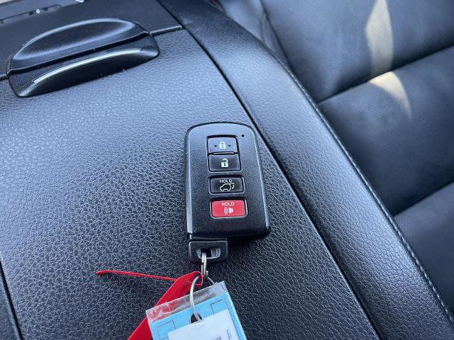 Used 2018 Toyota Highlander Limited w/ Protection Package #3 AWD/4WD image 38