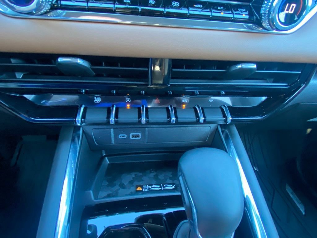 Used 2025 GMC Canyon AT4 w/ AT4 Premium Package image 17