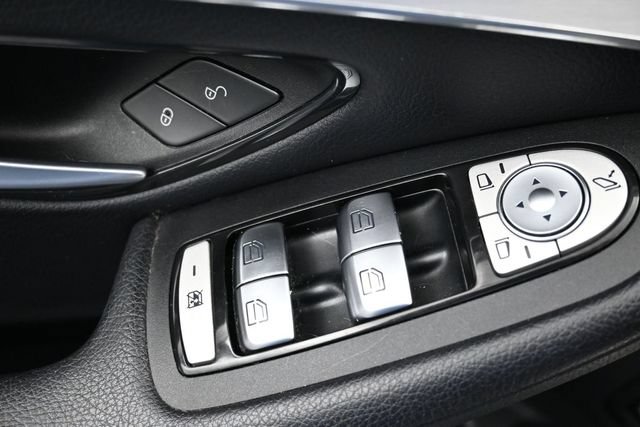 Used 2022 Mercedes-Benz GLC 300 image 12