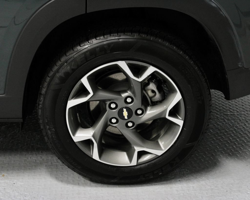 Used 2025 Chevrolet Trax LT FWD image 18