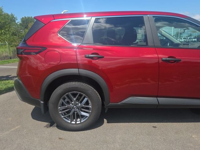 Used 2023 Nissan Rogue S AWD/4WD image 7