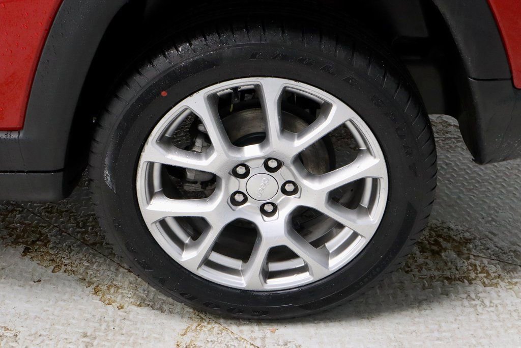 Used 2023 Jeep Compass Latitude image 18