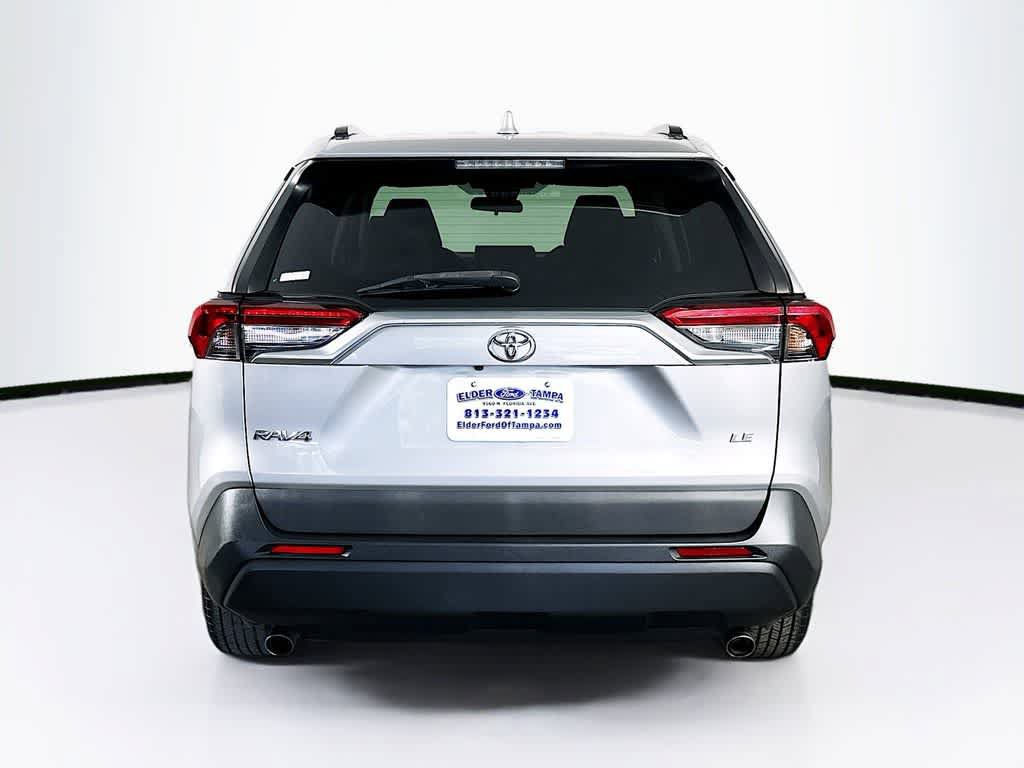 Used 2019 Toyota RAV4 LE FWD image 5