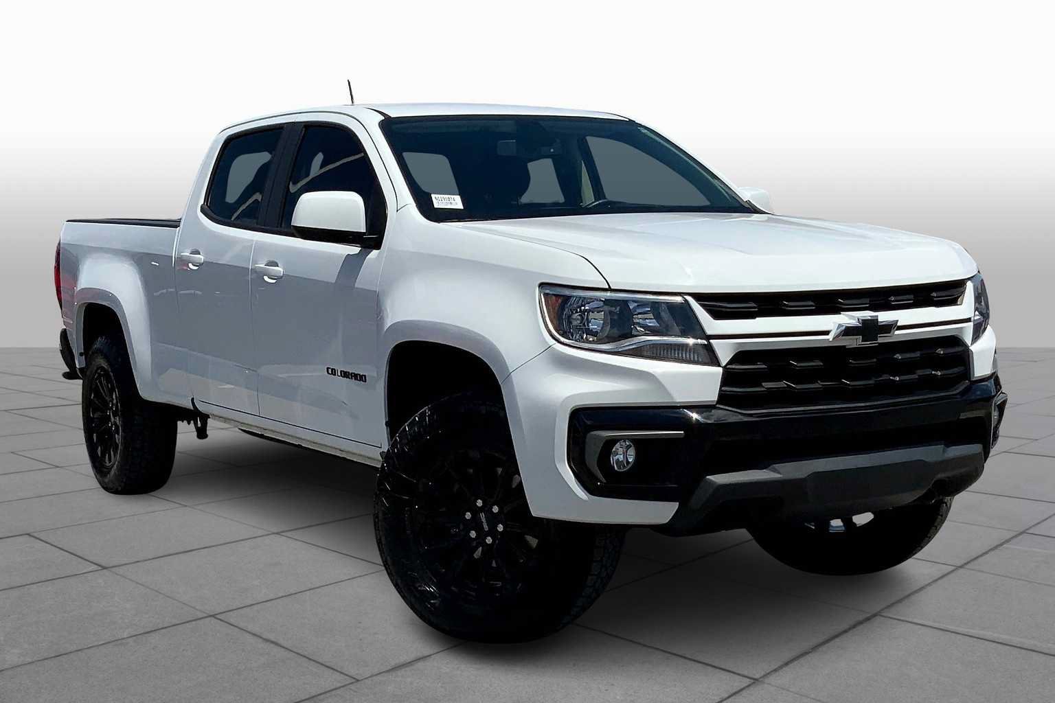 Used 2022 Chevrolet Colorado LT w/ LT Convenience Package AWD/4WD image 3