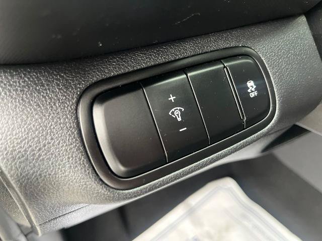 Used 2023 Hyundai Venue Limited FWD image 18
