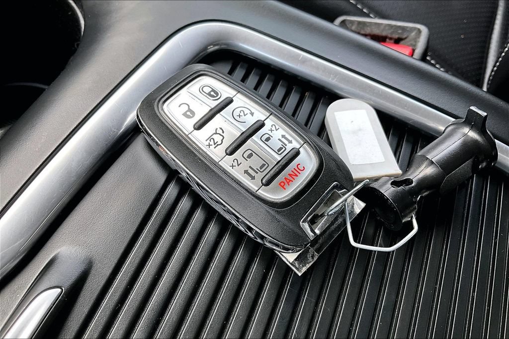 Used 2023 Chrysler Pacifica Touring-L FWD image 11