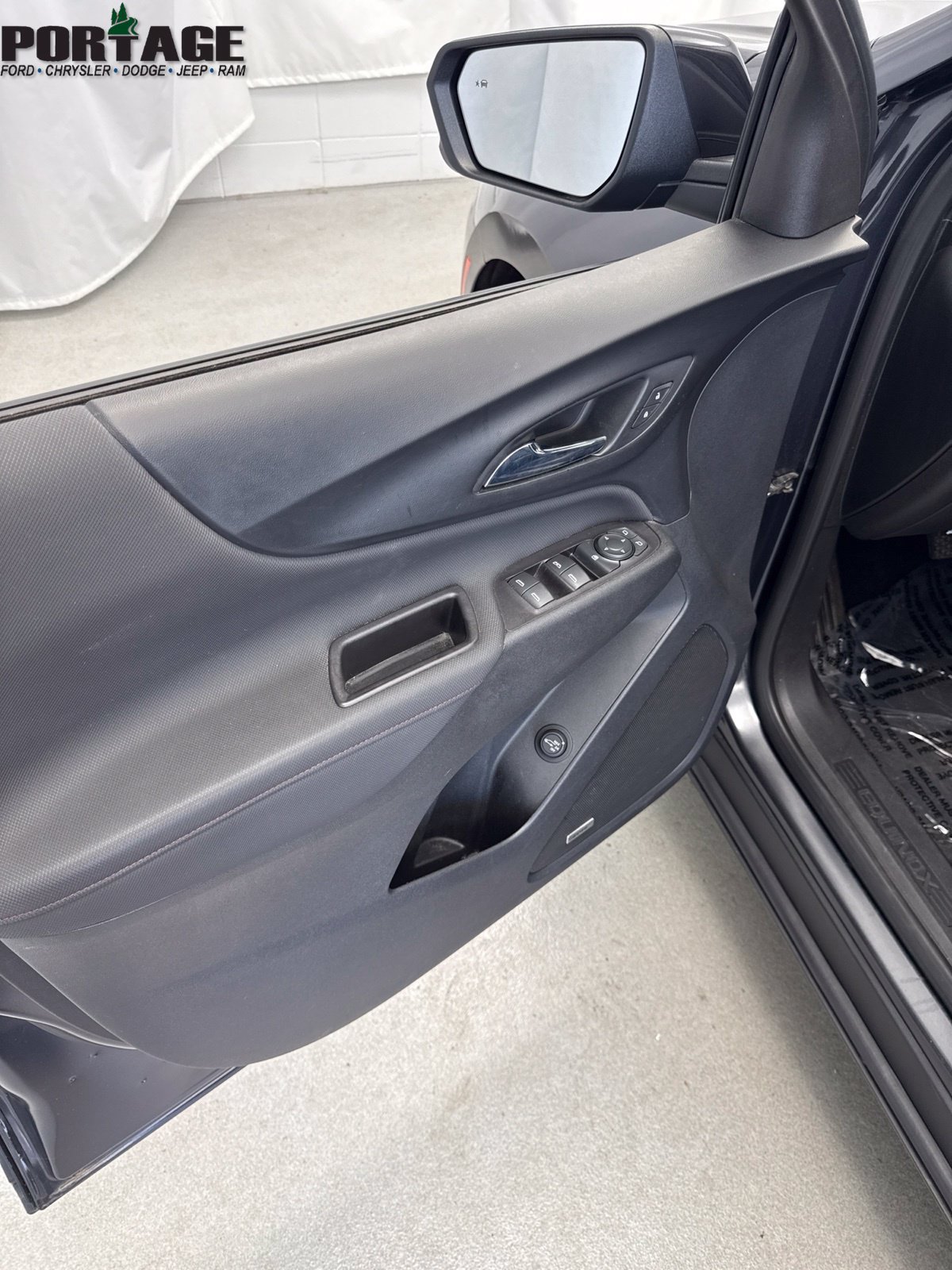 Used 2022 Chevrolet Equinox RS w/ RS Leather Package AWD/4WD image 14