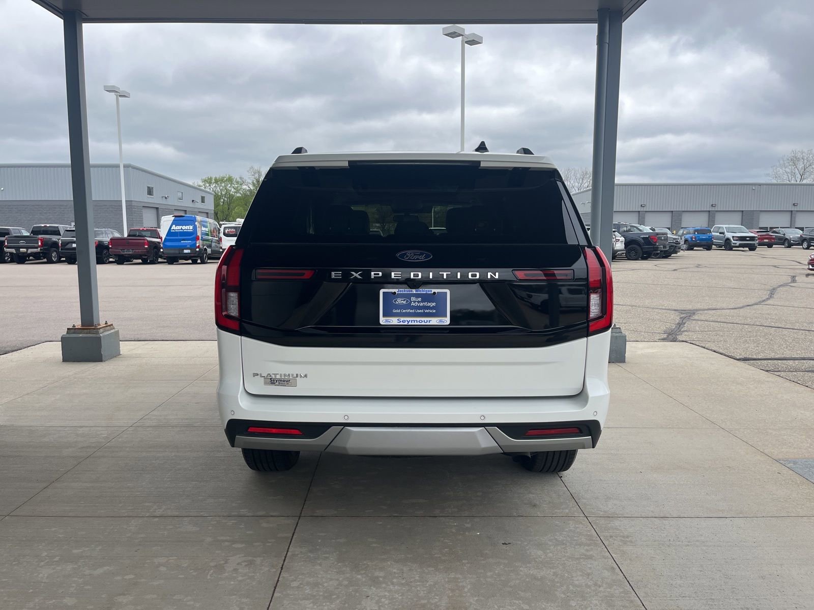 Certified 2025 Ford Expedition Platinum w/ Platinum Ultimate Package AWD/4WD image 4