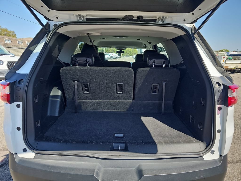 Used 2021 Chevrolet Traverse LS FWD image 12