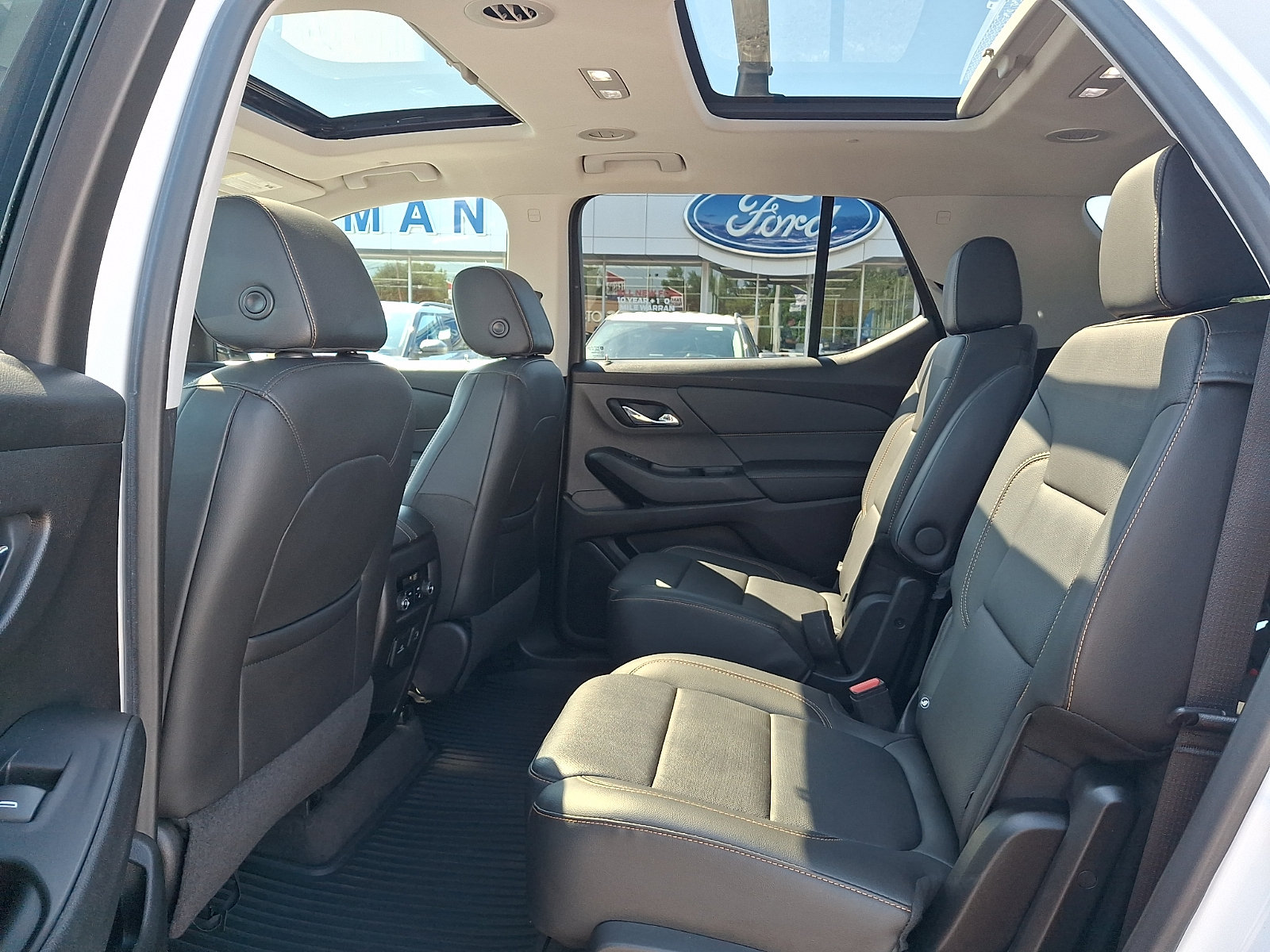 Used 2019 Chevrolet Traverse Premier w/ Redline Edition AWD/4WD image 11