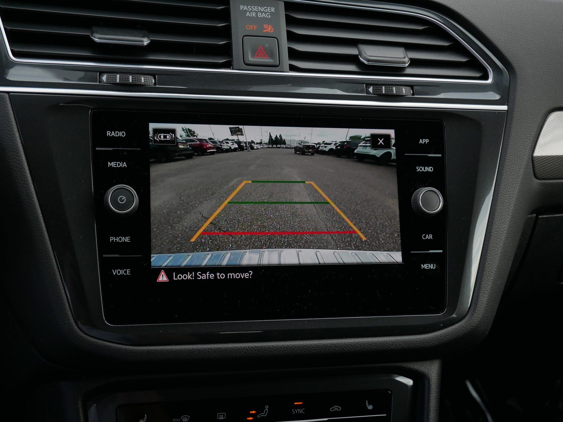 Used 2022 Volkswagen Tiguan SE AWD/4WD image 32