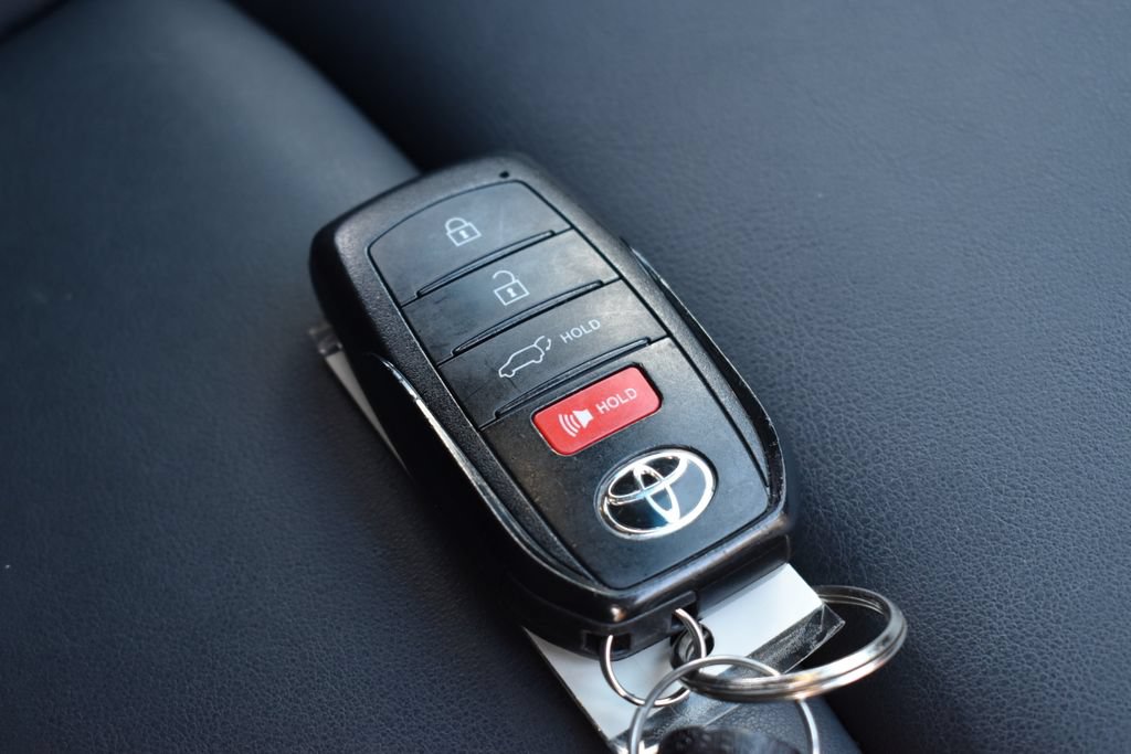 Used 2024 Toyota Venza XLE AWD/4WD image 37