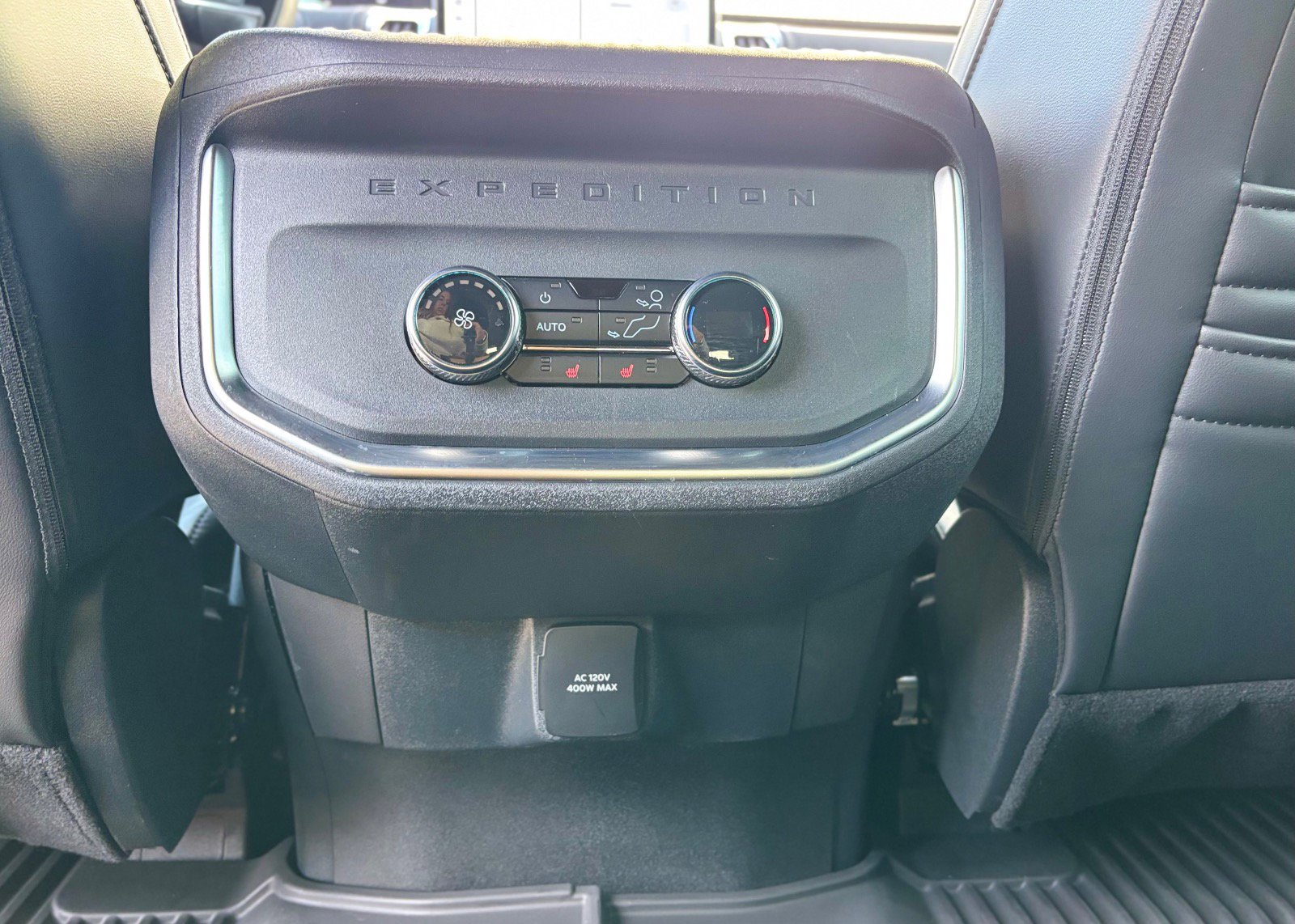 Certified 2025 Ford Expedition Max Platinum w/ Stealth Performance Package AWD/4WD image 40